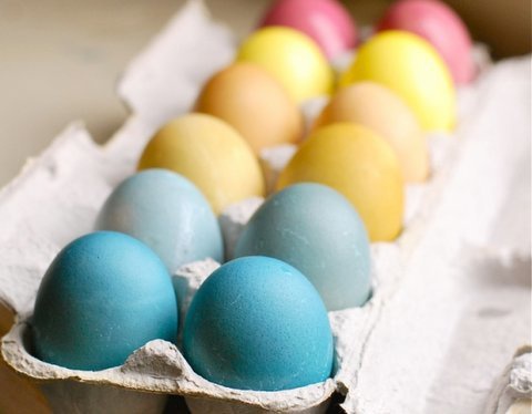 Tojásfestés természetesen - a kéktől a pirosig